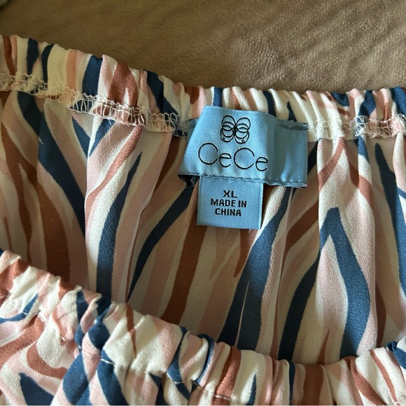 Super stylish Cece blouse with a slight tear in the middle that is hard to see. - Picture 2 of 3